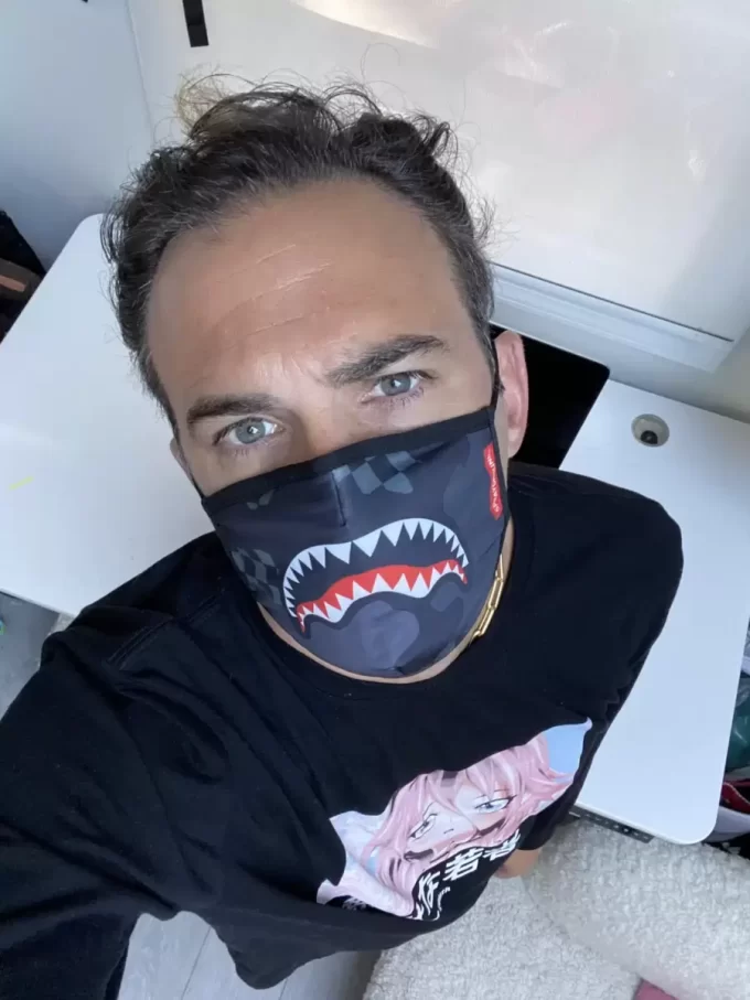 3 Uhr morgens, eng anliegende Gesichtsmaske für Erwachsene 3 Uhr morgens, eng anliegende Gesichtsmaske für Erwachsene