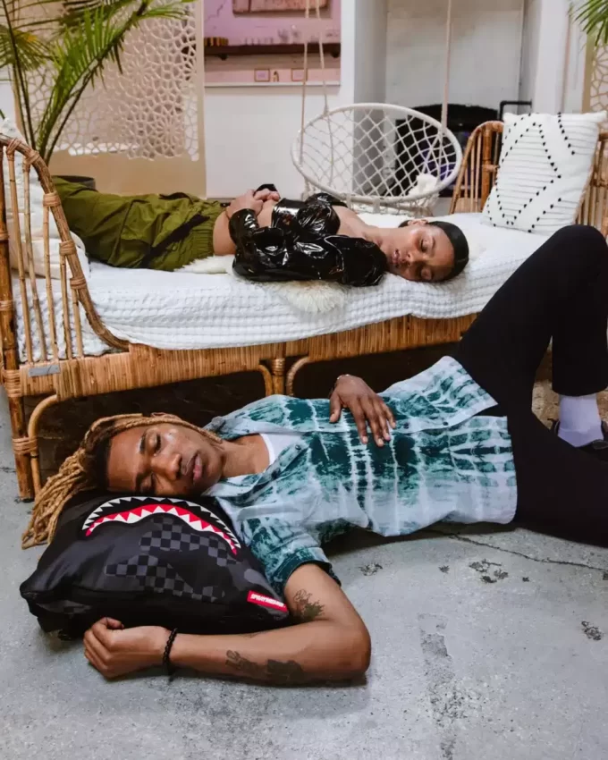 3 Uhr morgens Schlafsack Kissen Rucksack