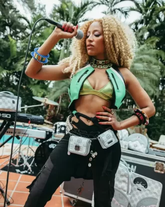 A.I.8 AFRIKANISCHE INTELLIGENZ GEBUCHT & GESCHÄFTIGER CHARME-TAILLE