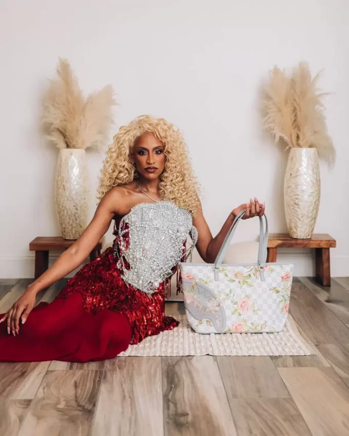 A.I. AFRICAN INTELLIGENCE ELEGANTE ENERGY TOTE – SANDFLOWER COLLAB A.I. AFRICAN INTELLIGENCE ELEGANTE ENERGY TOTE – SANDFLOWER COLLAB