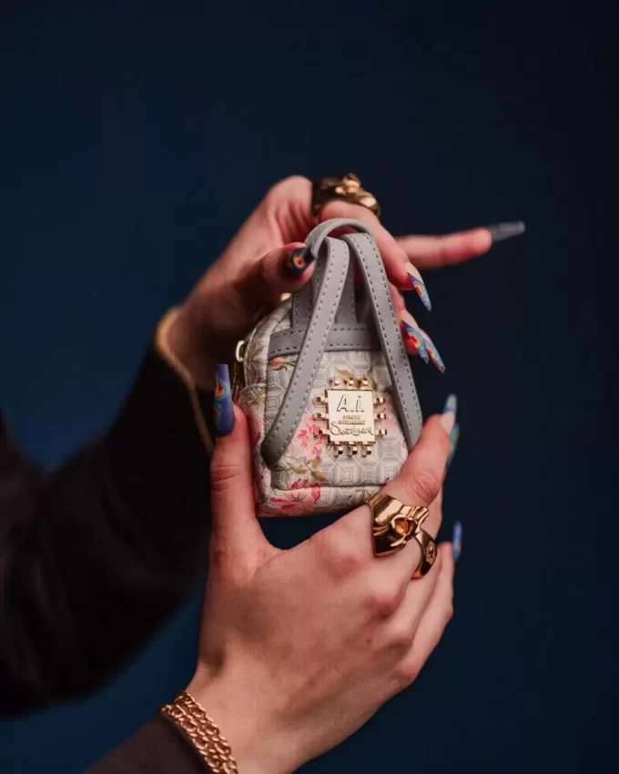 A.I. AFRICAN INTELLIGENCE ELEGANTER ENERGIE-RUCKSACK-SCHLÜSSELANHÄNGER