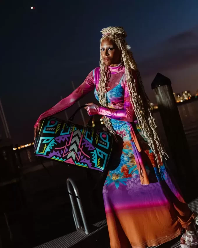 A.I. PATH TO THE FUTURE III DUFFLE – SANDBLOWER COLLAB (LEUCHTET IM DUNKELN)