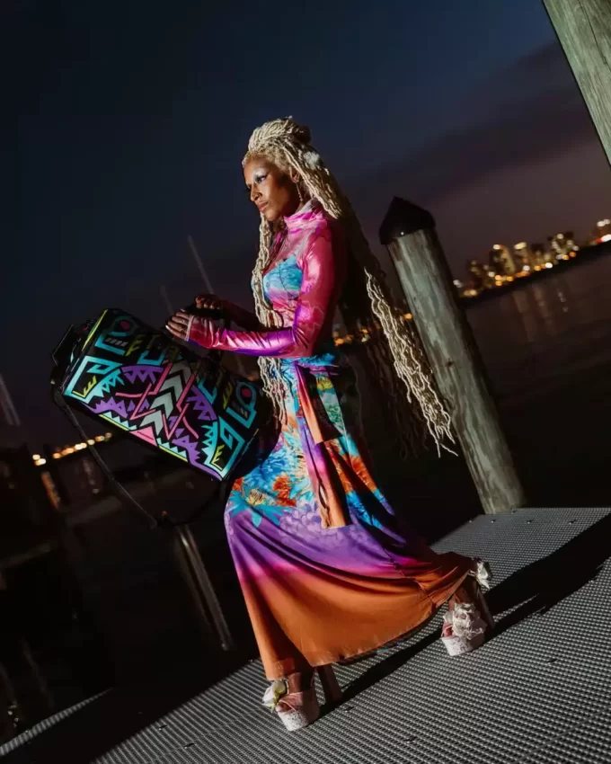 A.I. PATH TO THE FUTURE III DUFFLE – SANDBLOWER COLLAB (LEUCHTET IM DUNKELN)