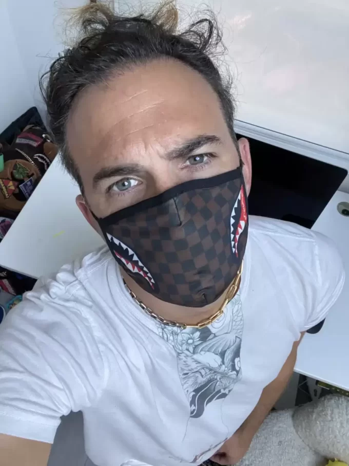 ADULT SHARKS IN PARIS (SIDE SHARK) FORMALIERGESTÜTZTE GESICHTSMASKE ADULT SHARKS IN PARIS (SIDE SHARK) FORMALIERGESTÜTZTE GESICHTSMASKE