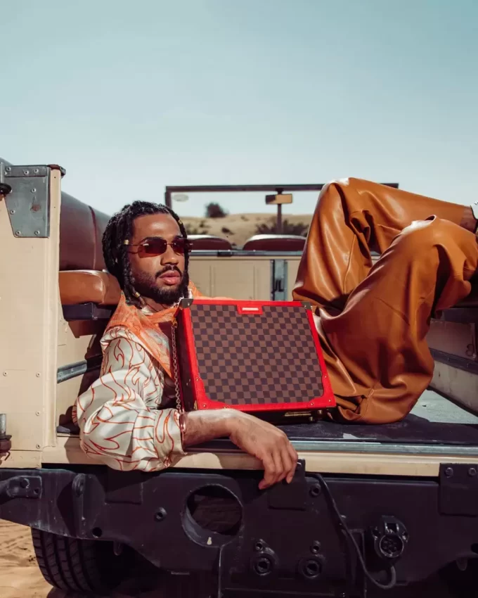 ALLES ODER NICHTS HAIE IN PARIS ATTACHÉ HANDSCHELLEN-AKTENKOFFER ALLES ODER NICHTS HAIE IN PARIS ATTACHÉ HANDSCHELLEN-AKTENKOFFER