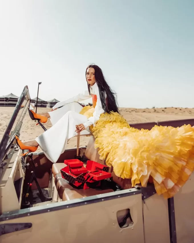 ALLES ODER NICHTS HAIE IN PARIS SCHMUCKKOFFER