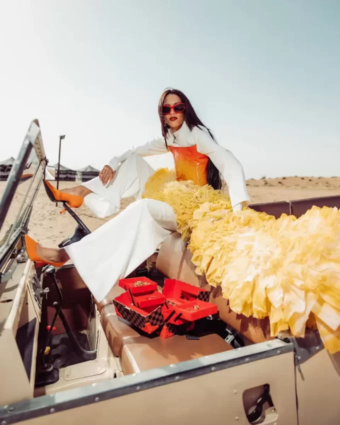 ALLES ODER NICHTS HAIE IN PARIS SCHMUCKKOFFER