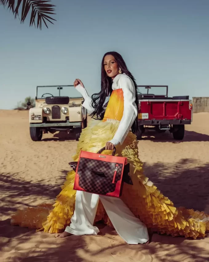 ALLES ODER NICHTS HAIE IN PARIS TOTE