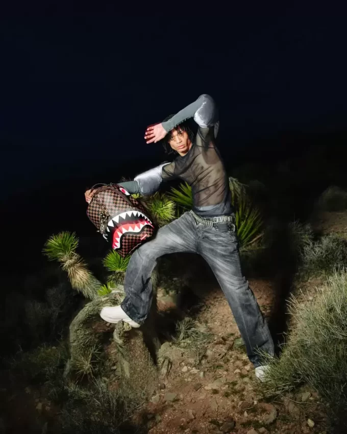 ASTROMANE ALS DIE GRÖSSTE REISSVERSCHLUSSRIEMENSCHEIBE DER WELT