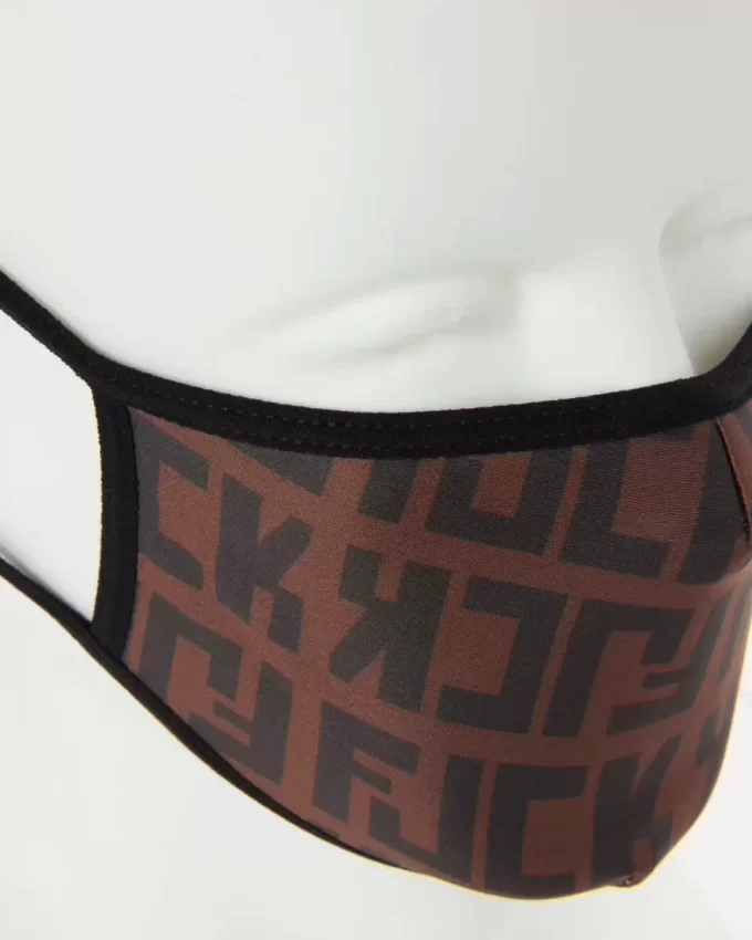 Beleidigte, körperbetonte Maske