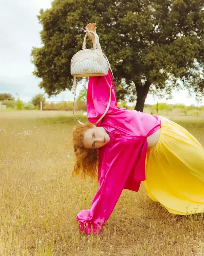 CRÈME DE LA CRÈME SHARKHANDBASCHE