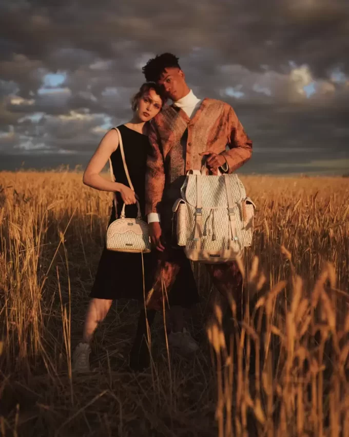 CRÈME DE LA CRÈME SHARKHANDBASCHE