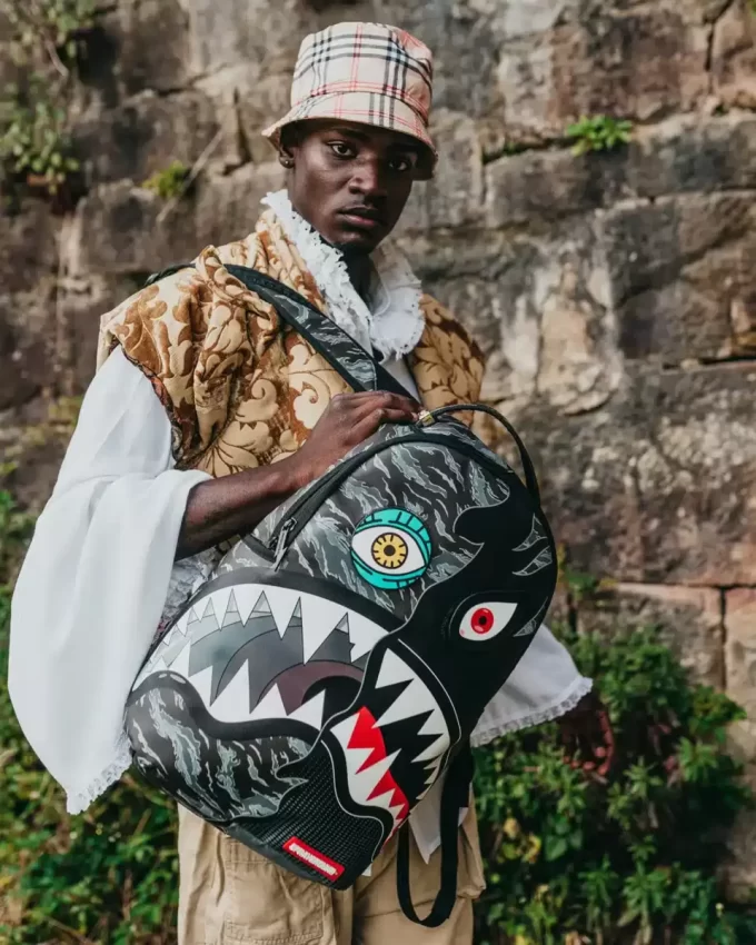 DAZED AND SHARK RUCKSACK (DLXV)