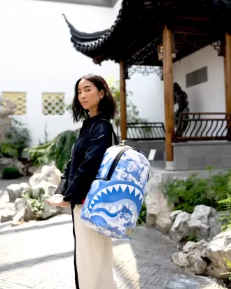Der MET-Rucksack mit chinesischem Landschaftsmotiv