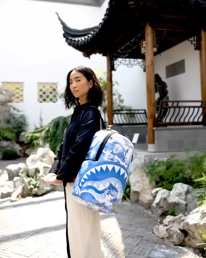 Der MET-Rucksack mit chinesischem Landschaftsmotiv