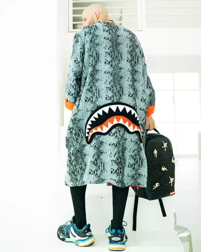 DER RUCKSACK „VERLOREN IM WELTRAUM“ (10 3D-ASTRONAUTEN AUS GOLDMETALL)