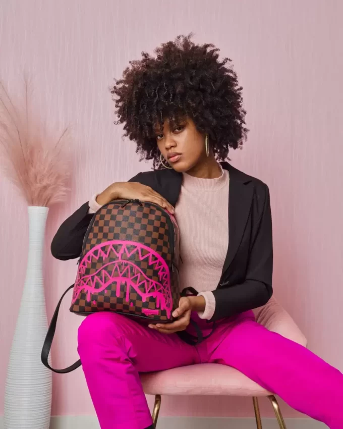 DIE KÜNSTLER BERÜHREN SAVAGE