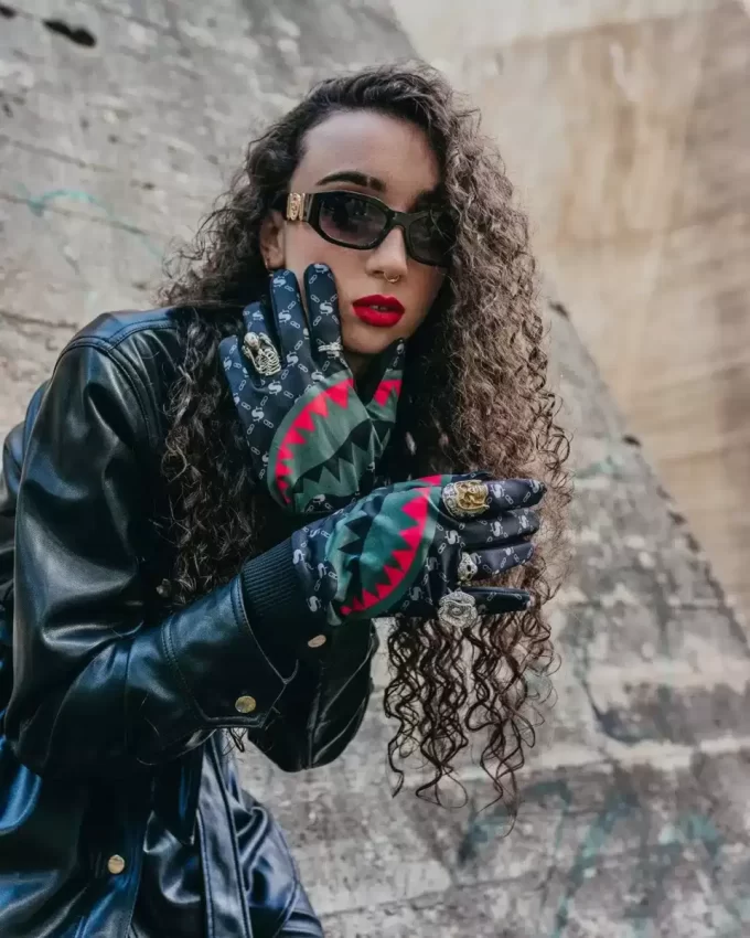 DIE PATE-HANDSCHUHE DIE PATE-HANDSCHUHE