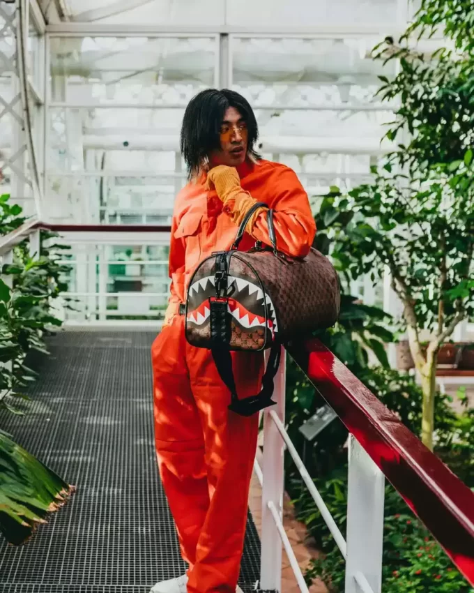 Duffle mit Haien und Totenköpfen Duffle mit Haien und Totenköpfen