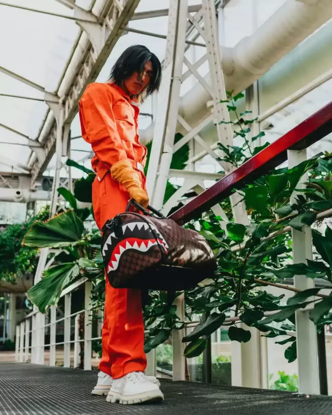 Duffle mit Haien und Totenköpfen Duffle mit Haien und Totenköpfen