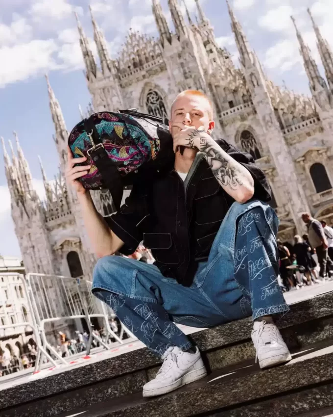 DUFTEL MIT DRACHENSTICKUNGEN DUFTEL MIT DRACHENSTICKUNGEN