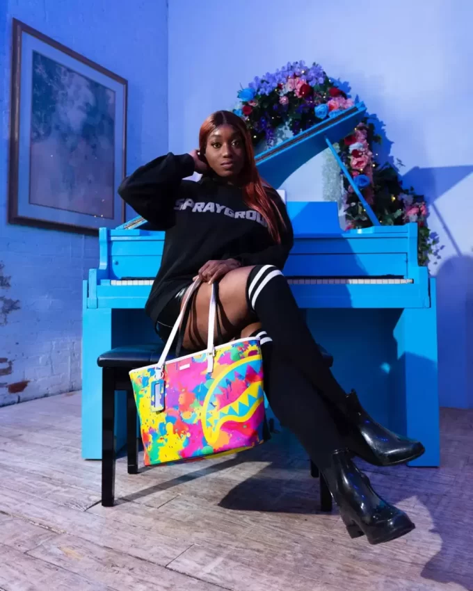 EUPHORISCHE DUNKELHEITS-TASCHE