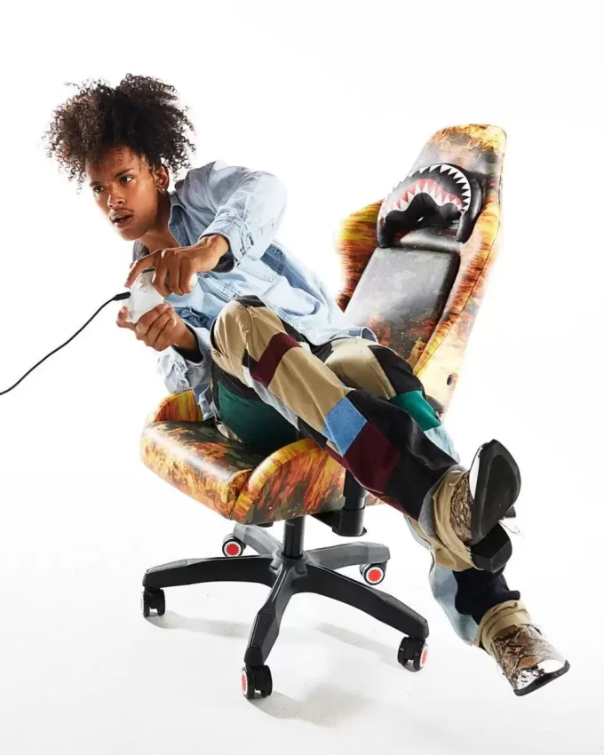 Gaming-Stuhl in Feuertarnung – extrem selten