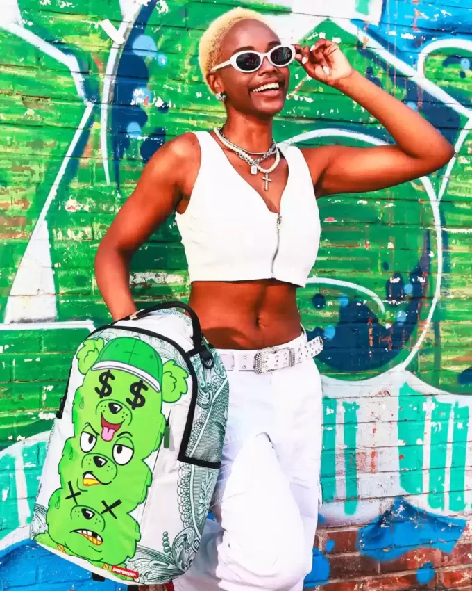 Geldbär sieht dreifachen Rucksack