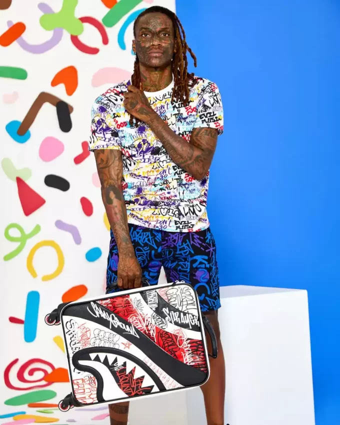 GEPÄCK DES MYSTERIÖSEN MASTERMIND-JETSETTERS