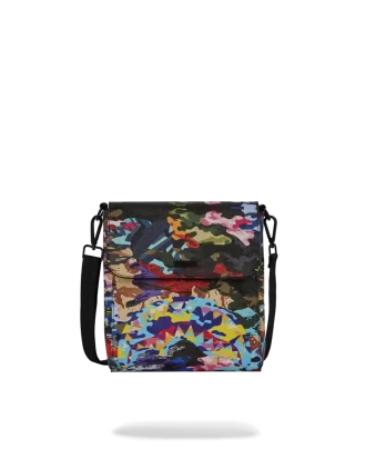 GESCHNITTENE UND GEWÜRFELTE CAMO-UMHÄNGETASCHE