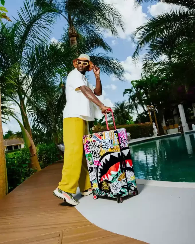 Gestalte einen neuen Tag mit Sharknautics Hartschalenkoffer in voller Größe