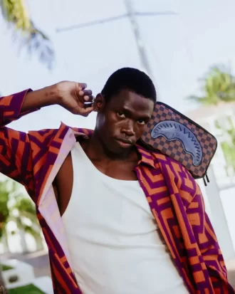 HAIE IN PARIS FREI FÜR DEN ABFLUG TOILETTENBEUTEL