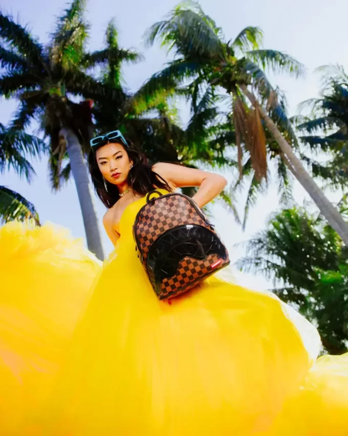 HAIE IN PARIS FREIGEGEBEN ZUM ABFLUG SAVAGE RUCKSACK