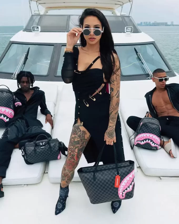 Haie in Süßigkeitentasche