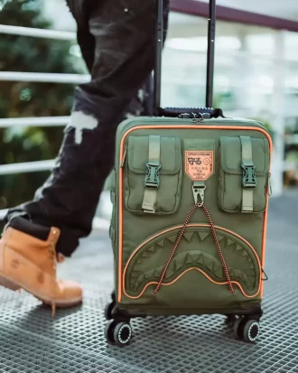 Handgepäck der Spezialeinheit Shark Squad