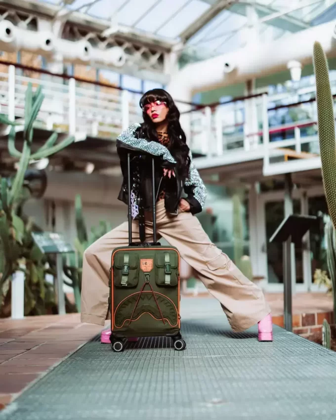 Handgepäck der Spezialeinheit Shark Squad