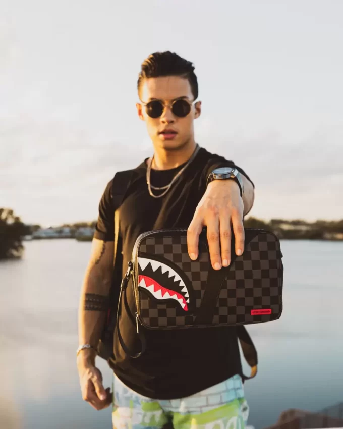 HENNY AIIR TO THE THRONE TOILETRY BAG HENNY AIIR TO THE THRONE TOILETRY BAG