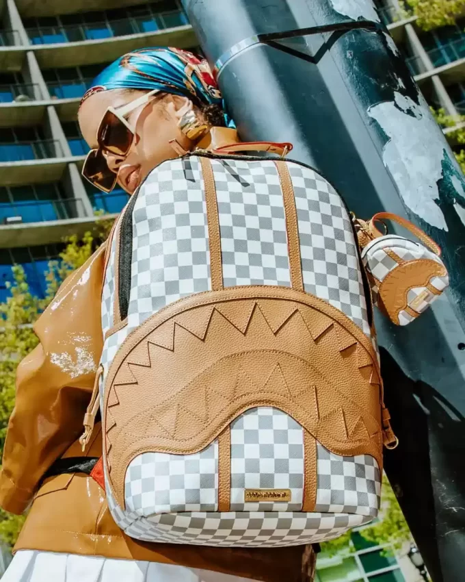 HENNY LATTE RUCKSACK-SCHLÜSSELANHÄNGER