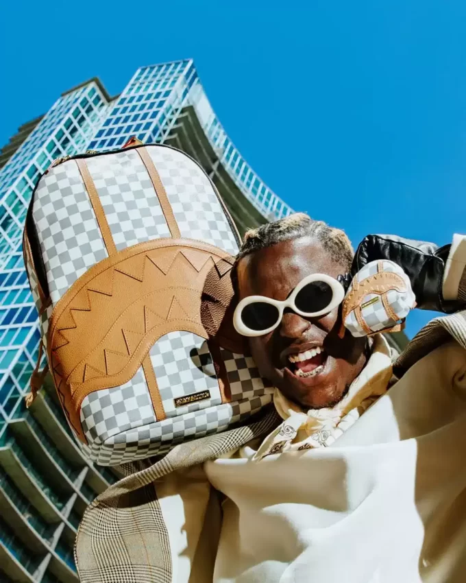 HENNY LATTE RUCKSACK-SCHLÜSSELANHÄNGER