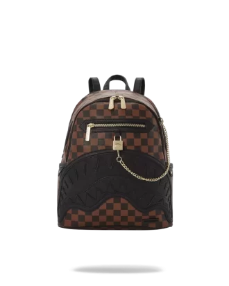 HENNY SCHLÄGT HAIE IN PARIS SAVAGE