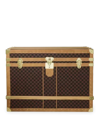 HENNYVILLE HAIE IM PARISER KOFFER