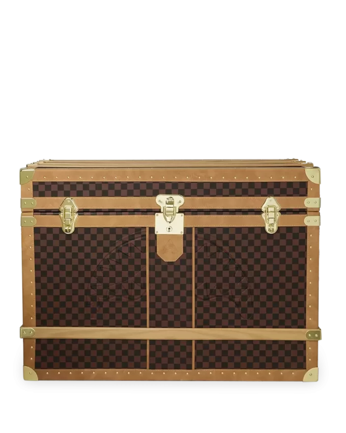 HENNYVILLE HAIE IM PARISER KOFFER