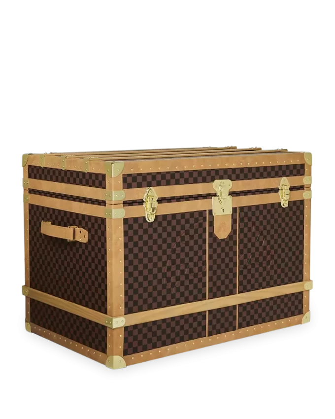 HENNYVILLE HAIE IM PARISER KOFFER