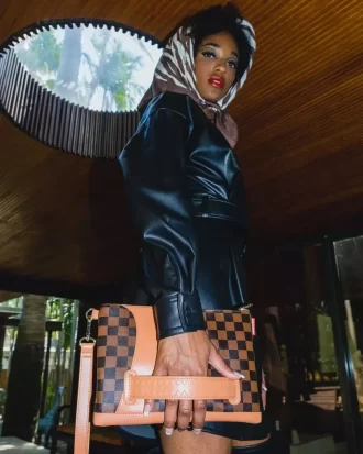 HENY AIR TO THE THRONE CROSSOVER CLUTCH