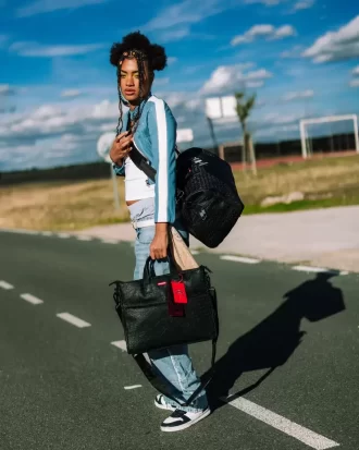 HYPERDIMENSIONALE REISETASCHE