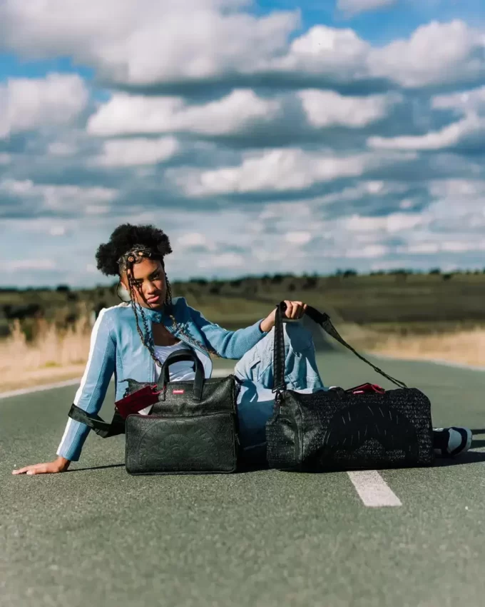 HYPERDIMENSIONALE REISETASCHE