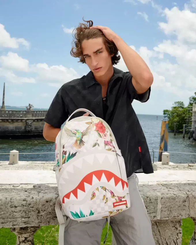 IM GARTEN-RUCKSACK (DLXV)