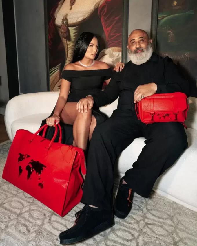 JAMES ERSTE KLASSE RUBINROT UMKLEIDETASCHE JAMES ERSTE KLASSE RUBINROT UMKLEIDETASCHE