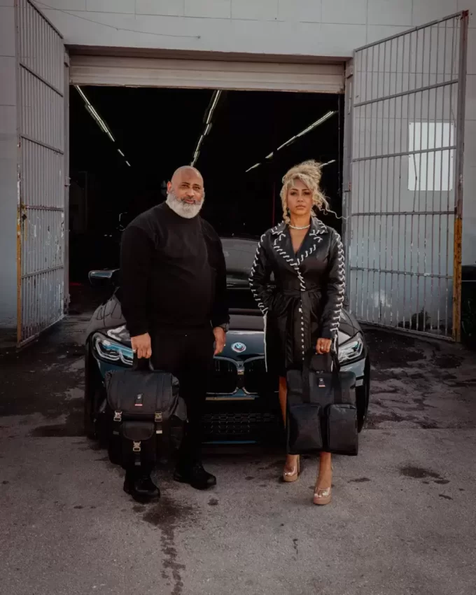 JAMES FIRST CLASS TYCOON TRAVELER CROSSOVER MESSENGER BAG JAMES FIRST CLASS TYCOON TRAVELER CROSSOVER MESSENGER BAG