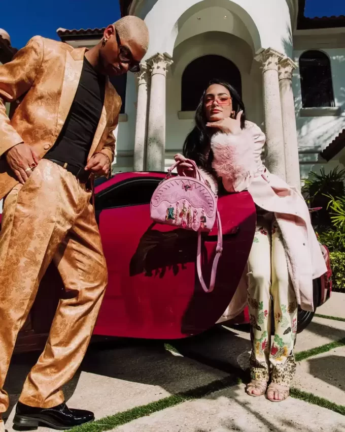 KAMM, UM DIE HANDTASCHE ZU TÖTEN